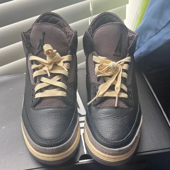 Jordan Black and Gray Sneakers with Cream Accents - Picture 3 of 3